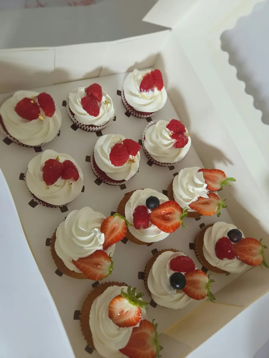 Red berry cupcakes